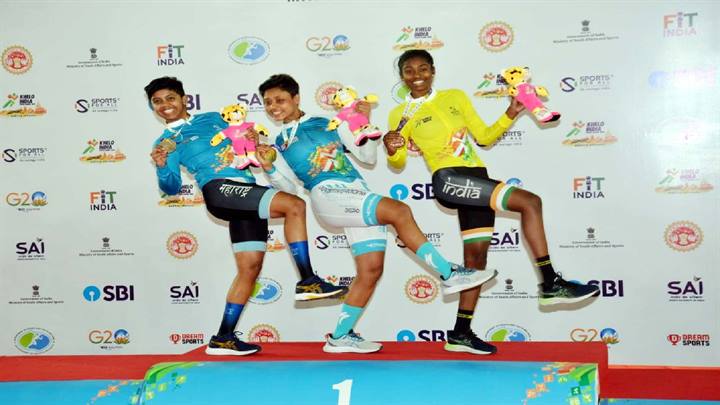 गहरी मित्र हैं चिरपरिचित प्रतिद्वंदी शान्ति और संध्या